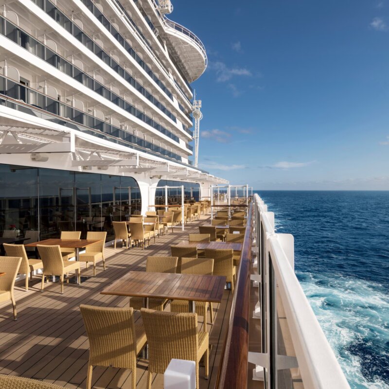 se_public_area_waterfront_boardwalk_01